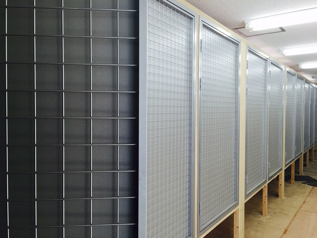 スチール枠+メッシュ扉